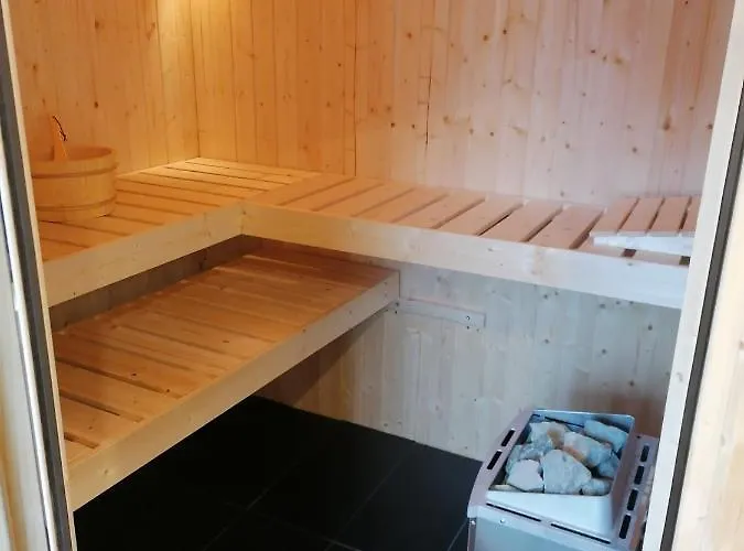 Christine Mit Sauna Und Whirlpool *